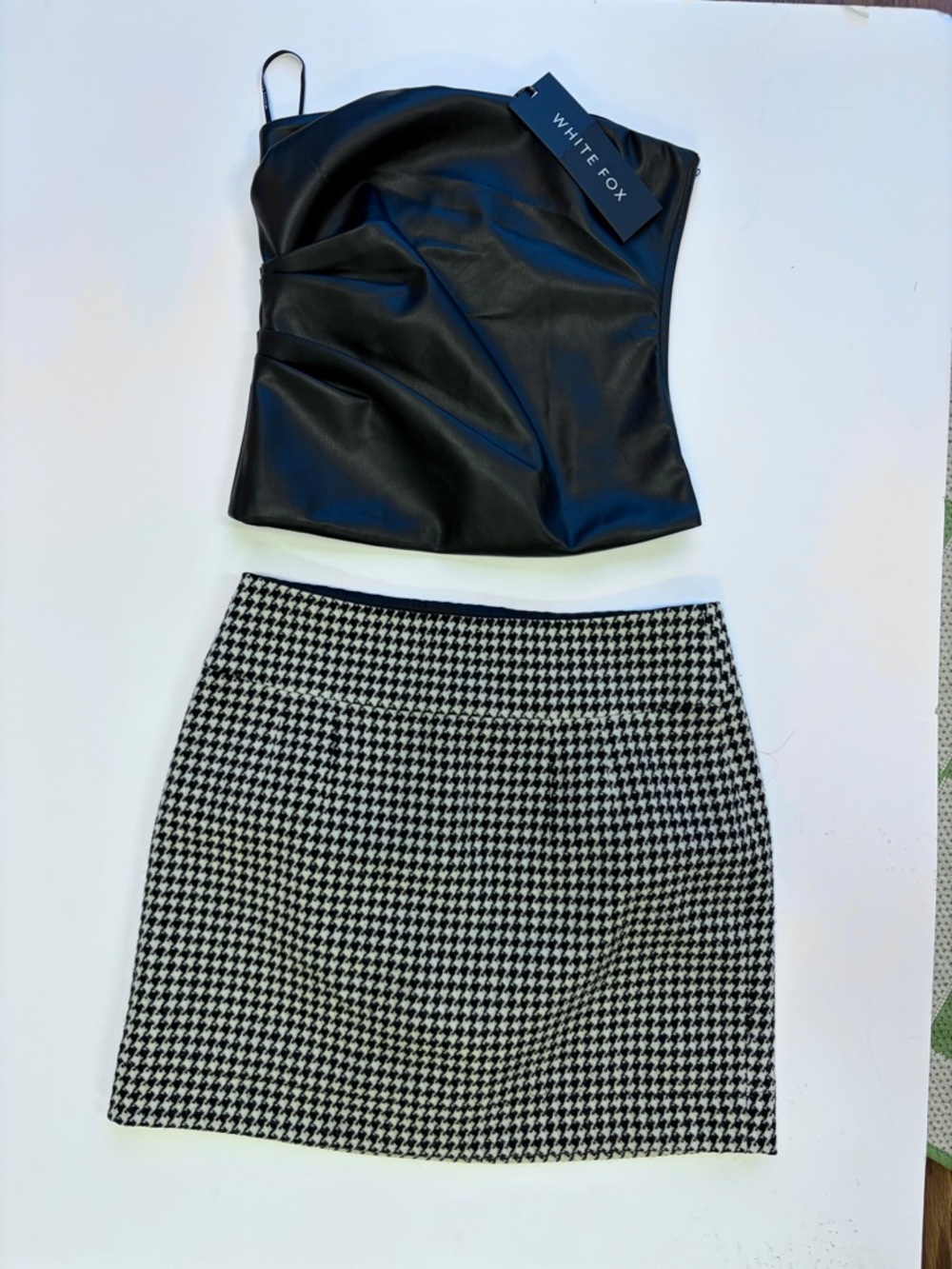 Banana Republic Black and White Houndstooth Mini Skirt